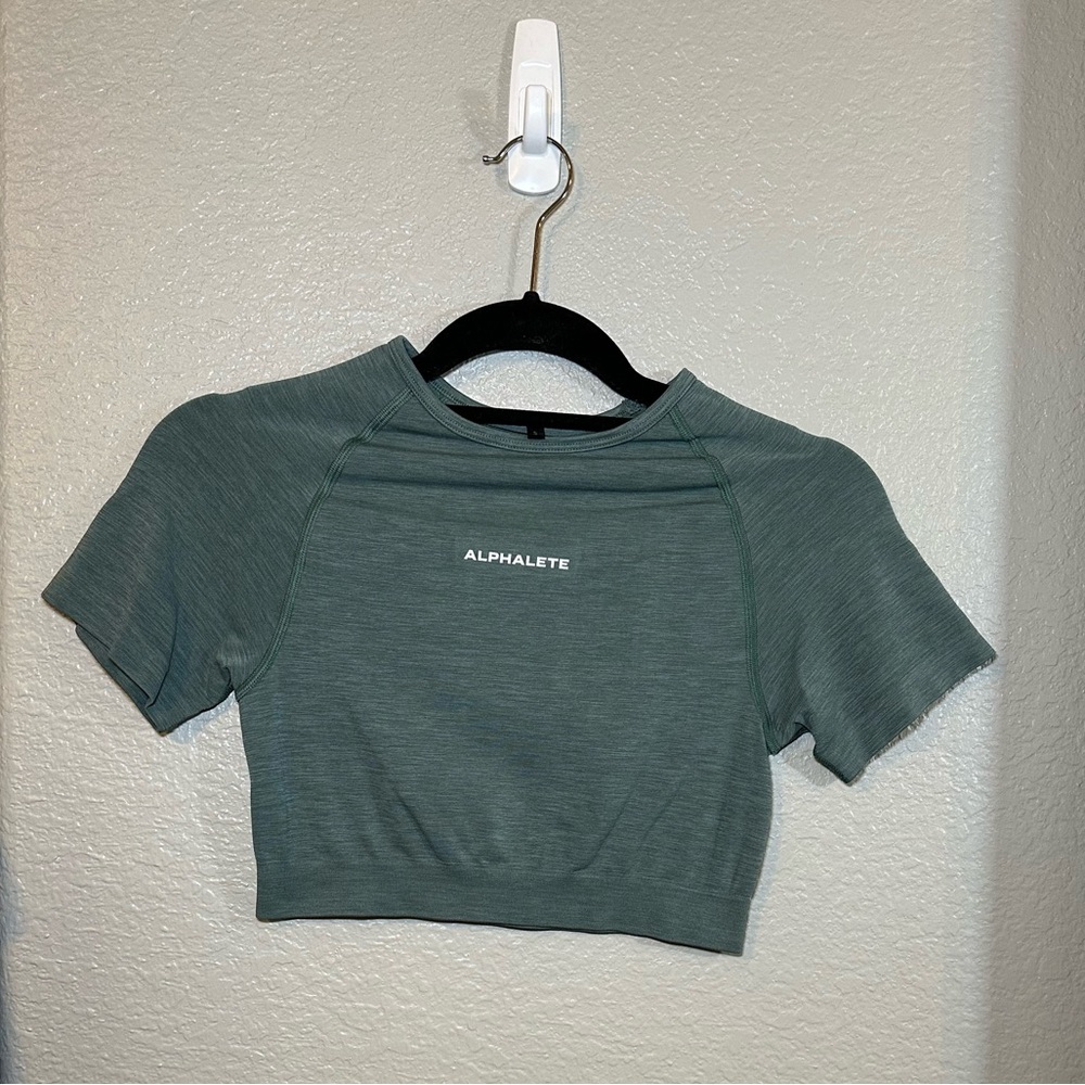 Alphalete Crop Top